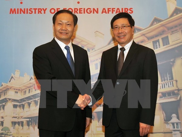 Deputy PM Pham Binh Minh receives Party Secretary of China's Guangxi  - ảnh 1